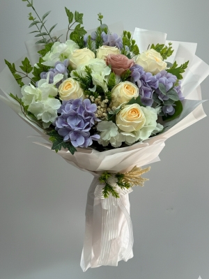 Yapay Ortanca Gül Buketi